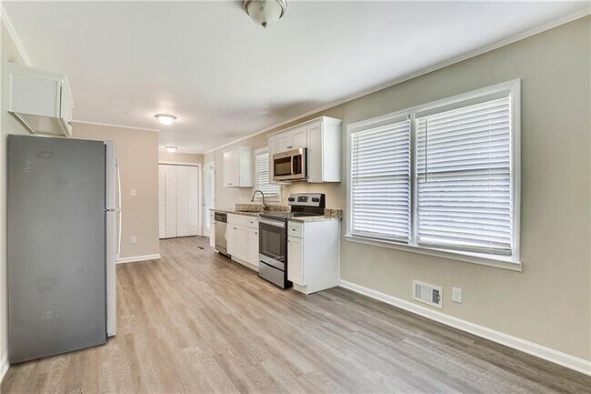 Foto del edificio - 4257 Midway Rd