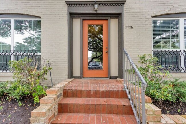 Building Photo - 5226 Fleetwood Oaks Ave