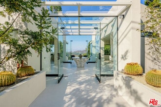 Building Photo - 8896 Lookout Mountain Ave