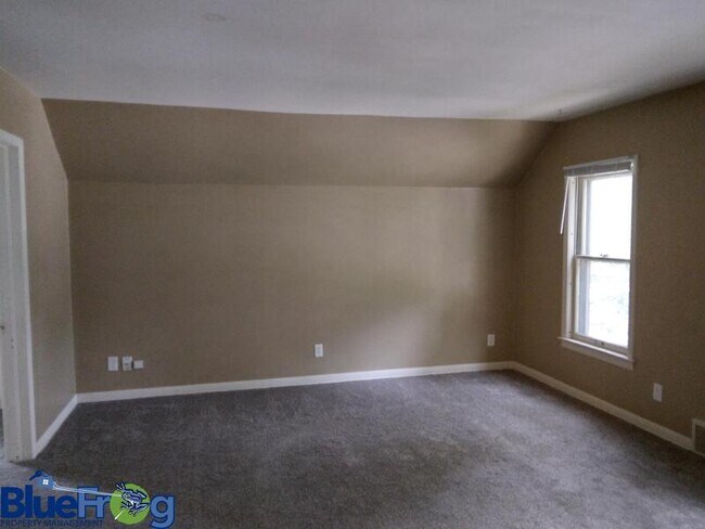 Foto del edificio - 823 1/2 West Lorain Street (upper)