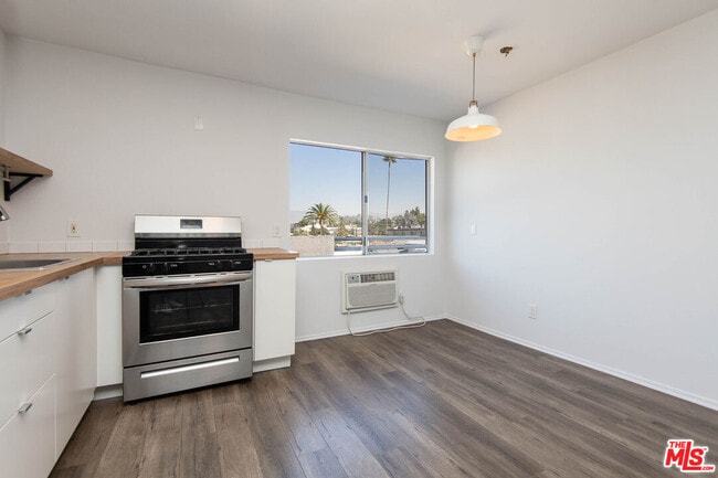 Building Photo - 3933 Marathon St