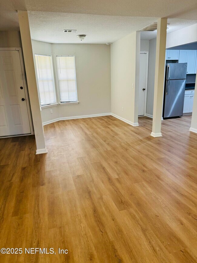 Foto del edificio - 8153 Settlers Landing Trail N