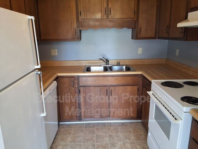 Foto del edificio - 716-B ROGERSVILLE ROAD