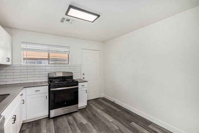 Foto del edificio - Grand Canyon University Two Bedroom - 4 Weeks of Free Rent!