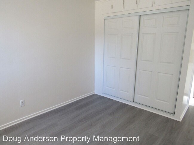 Building Photo - 4024 W Ave L