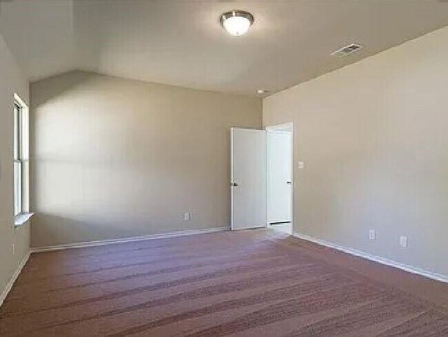 Foto del edificio - Spacious 3 bedroom, 2 bath available!