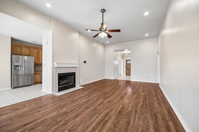 Foto del edificio - 806 Charles Pl