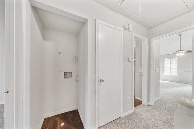 Foto del edificio - 2930 Grants Lake Blvd