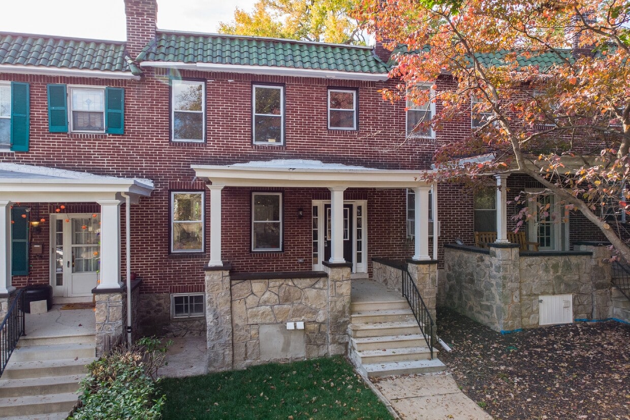 Primary Photo - 3002 Cresmont Ave