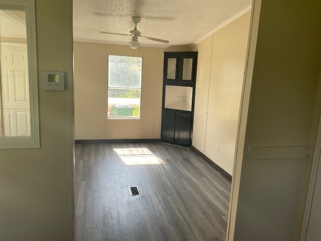 Foto del edificio - 283 Crescent Creek Ln