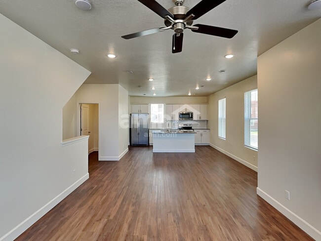 Building Photo - 11022 S Trocadero Ave