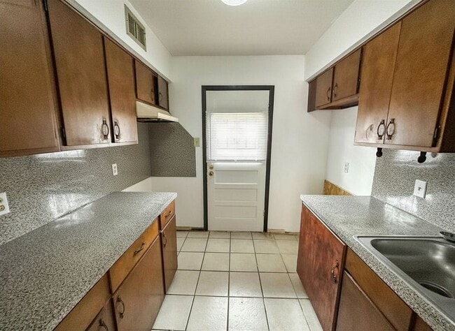 Building Photo - 1508 W Nolana Ave