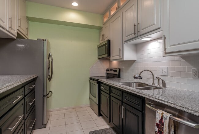 Foto del edificio - 2228 S Piney Point Rd