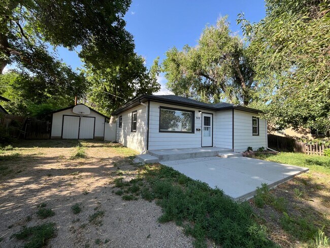 Building Photo - Charming Old Town Longmont Home with Big B...
