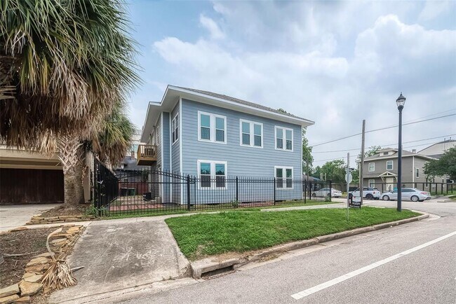 Building Photo - 1503 Isabella St