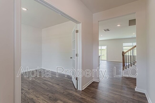 Building Photo - 1005 Roleson Wy