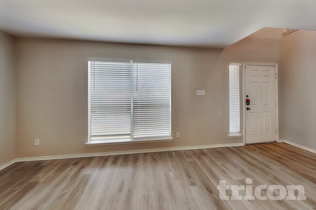 Building Photo - 10411 Trotters Bay