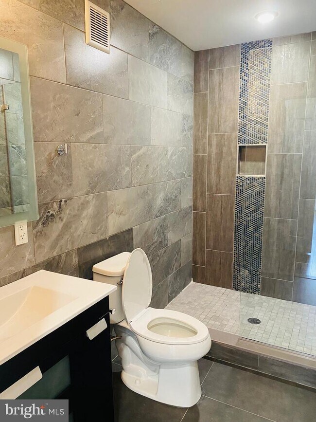 Foto del edificio - 1845 E Huntingdon St