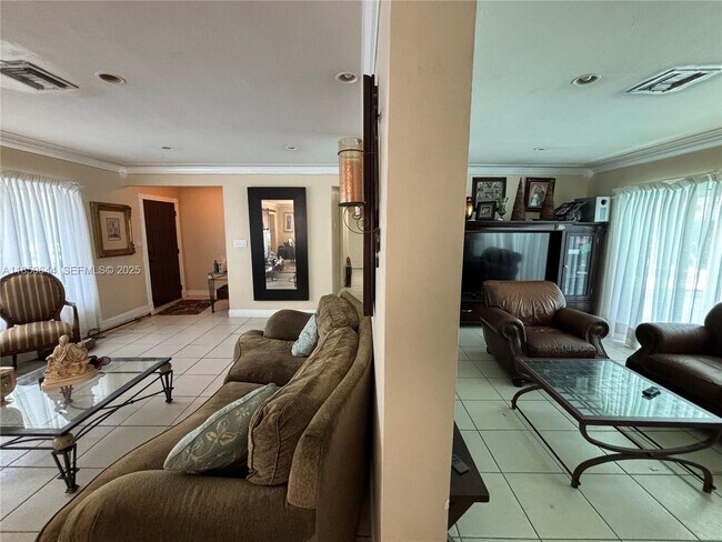 Foto del edificio - 6440 Miller Dr