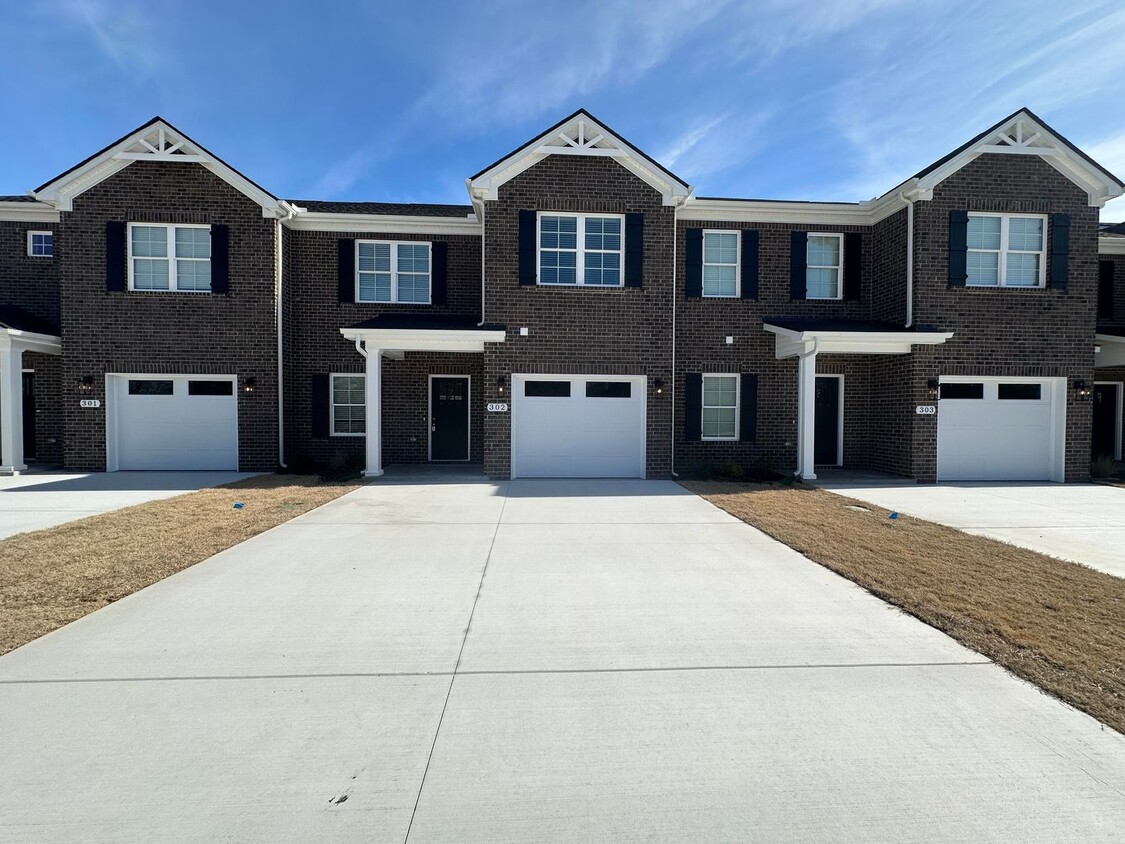 Foto principal - BRAND NEW 4 Bed 3 Bath Townhome Near The H...