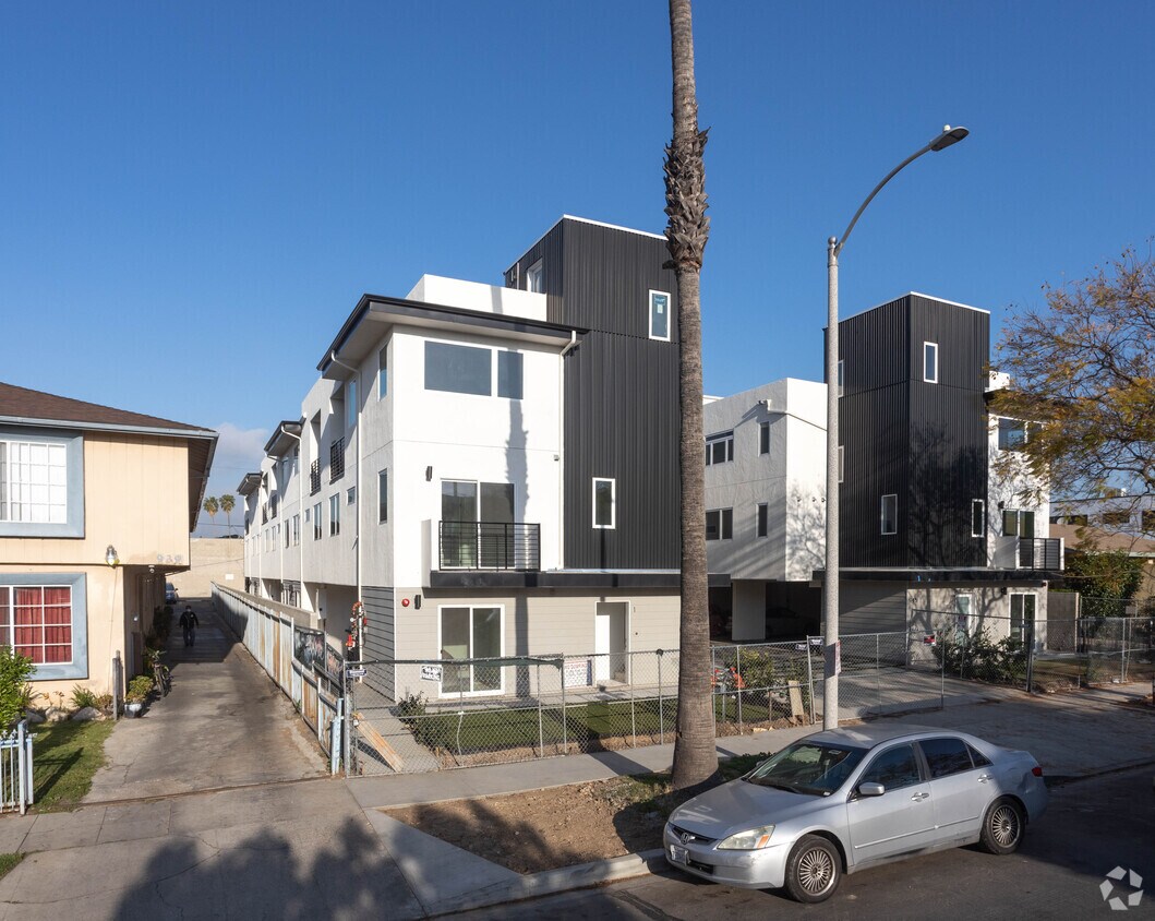 Primary - 945 N Oxford Ave