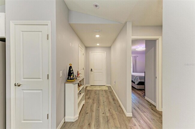 Building Photo - 827 Bacon Ave