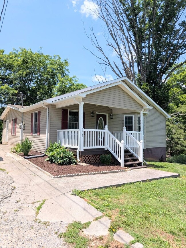 Building Photo - 358 Henson Ln