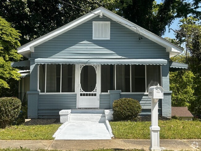 Building Photo - 535 Lake Dr