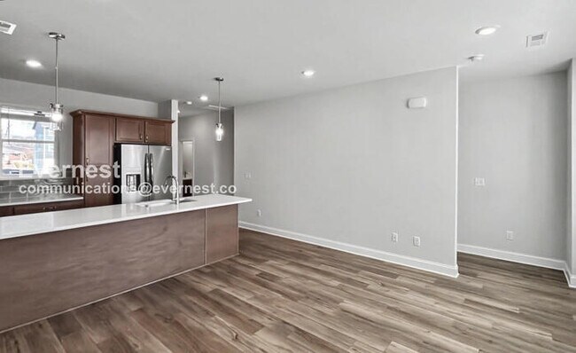 Building Photo - 2 Bed/2.5 Bath Townhome with Garage / Pet-Friendly / Available Now!