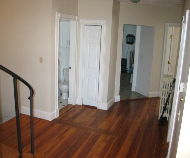 Foto del edificio - 421 E 6th St