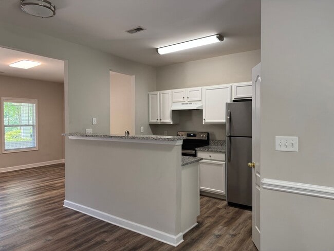 Building Photo - Two Bedroom Townhouse in Sherrills Ford wi...