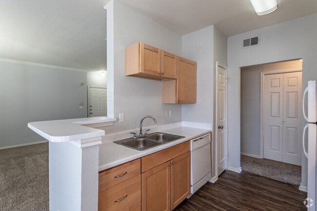 2BR, 2BA - 1,054SF - Villas at Bandera