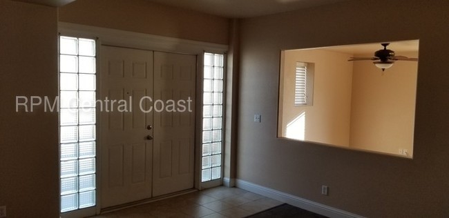 Building Photo - Morro Bay Apartment