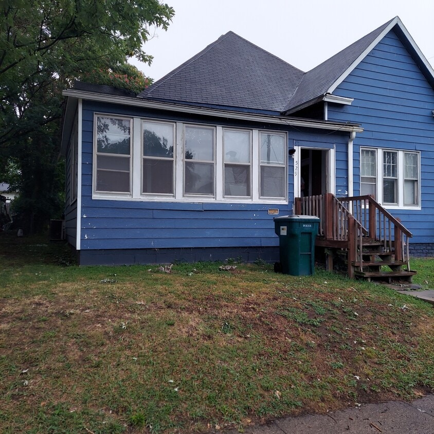 529 Taylor St, Moberly, MO 65270 House Rental in Moberly, MO