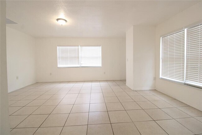 Building Photo - 3071 Willow Bend Blvd