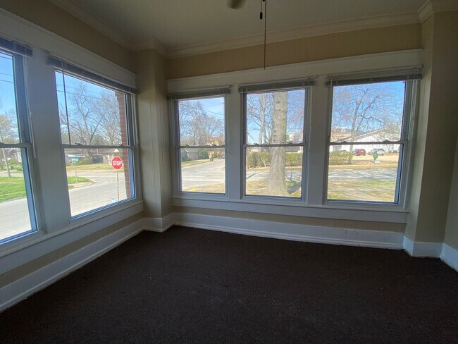 Foto del edificio - 105 W Cherry Ave