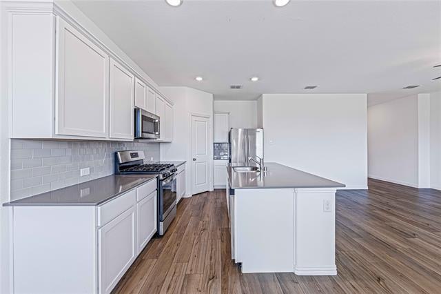 Foto del edificio - 1605 Lake Grove Dr