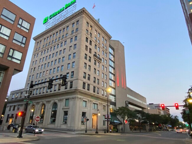 Foto del edificio - 875 Elm St