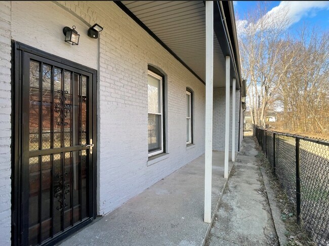 Building Photo - 2709 W Kentucky St
