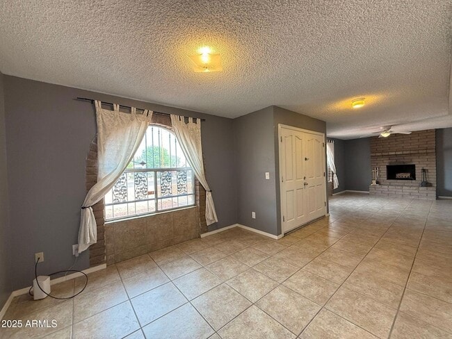 Foto del edificio - 2535 E Maryland Dr