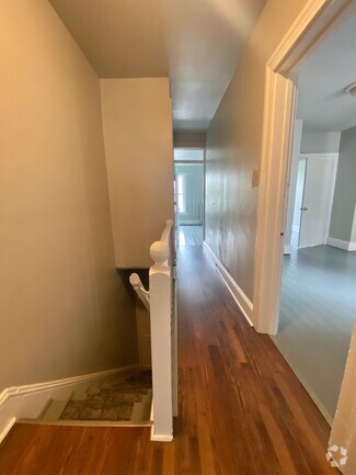 Building Photo - 528 Pershing Ave