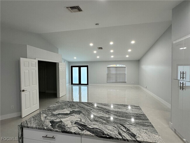 Foto del edificio - 228 Magellan St