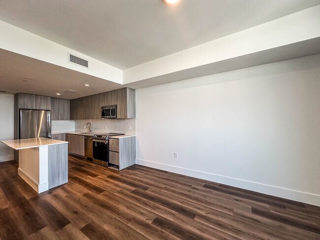Building Photo - 2700 SW 29th Ave