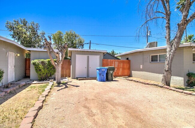 Foto del edificio - 2133 W Morten Ave