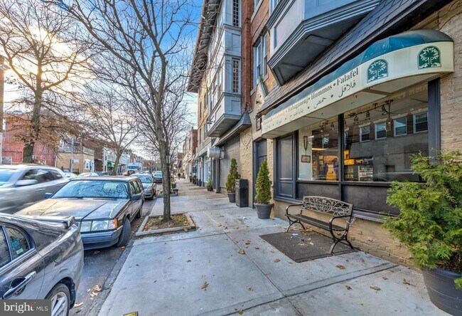 Building Photo - 4508 Walnut St