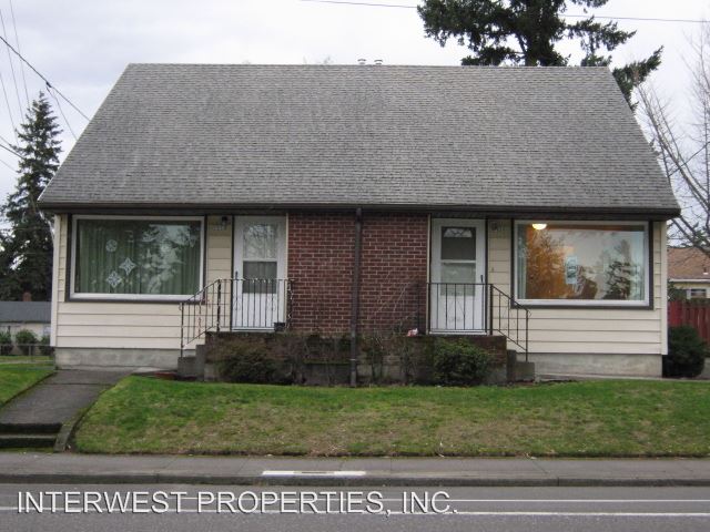 Primary Photo - 7920 SE Woodstock Blvd