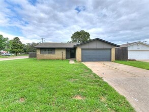 Building Photo - 1303 Homeland Ave