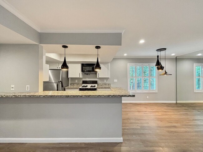 Foto del edificio - Modern 2BD/2BA Condo in El Cerrito W/ A/C,...
