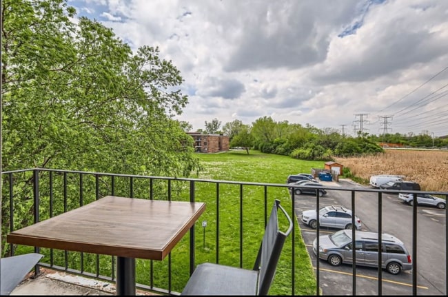 Foto del edificio - 953 N Rohlwing Rd