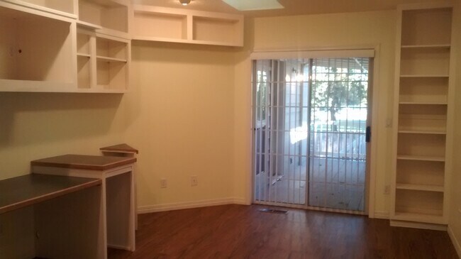 Building Photo - Beautiful West Salem Hills Home Welcomes You!